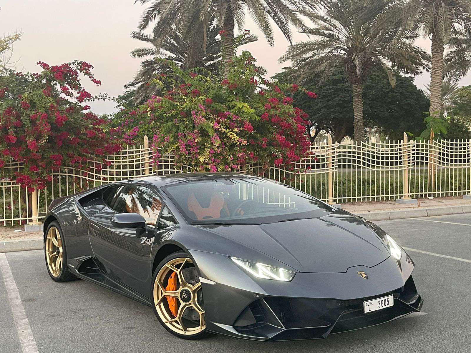 Lamborghini Huracan Evo Coupe grey Without Deposit 