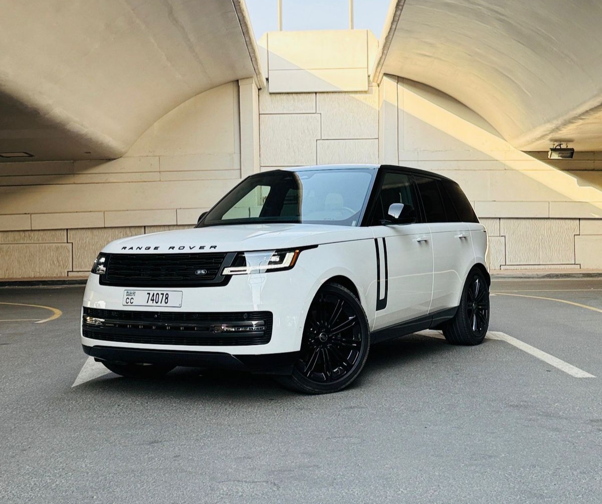 Range Rover Vogue HSE V8 White Good Price  2025 Hire dubai