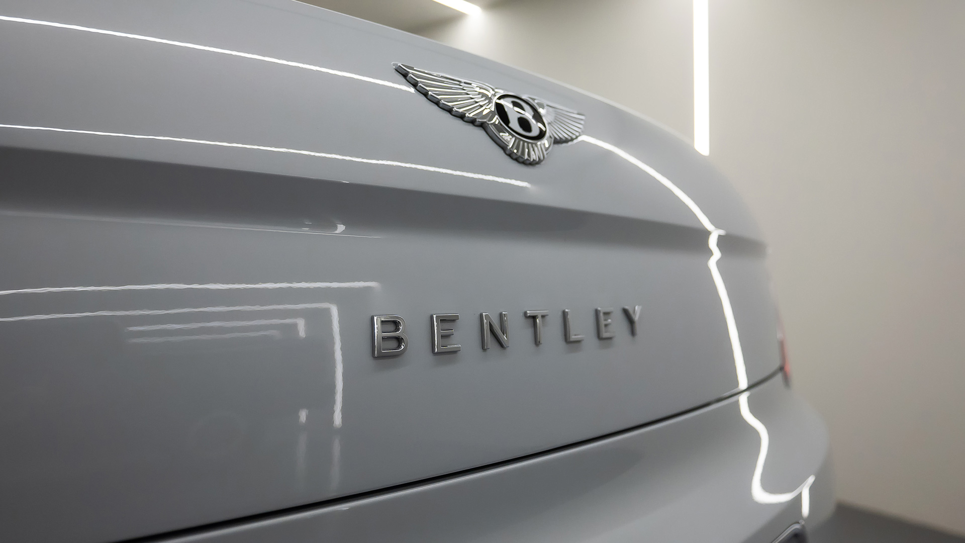 Rent Bentley Flying spur WHITE 2023 in Dubai , UAE 