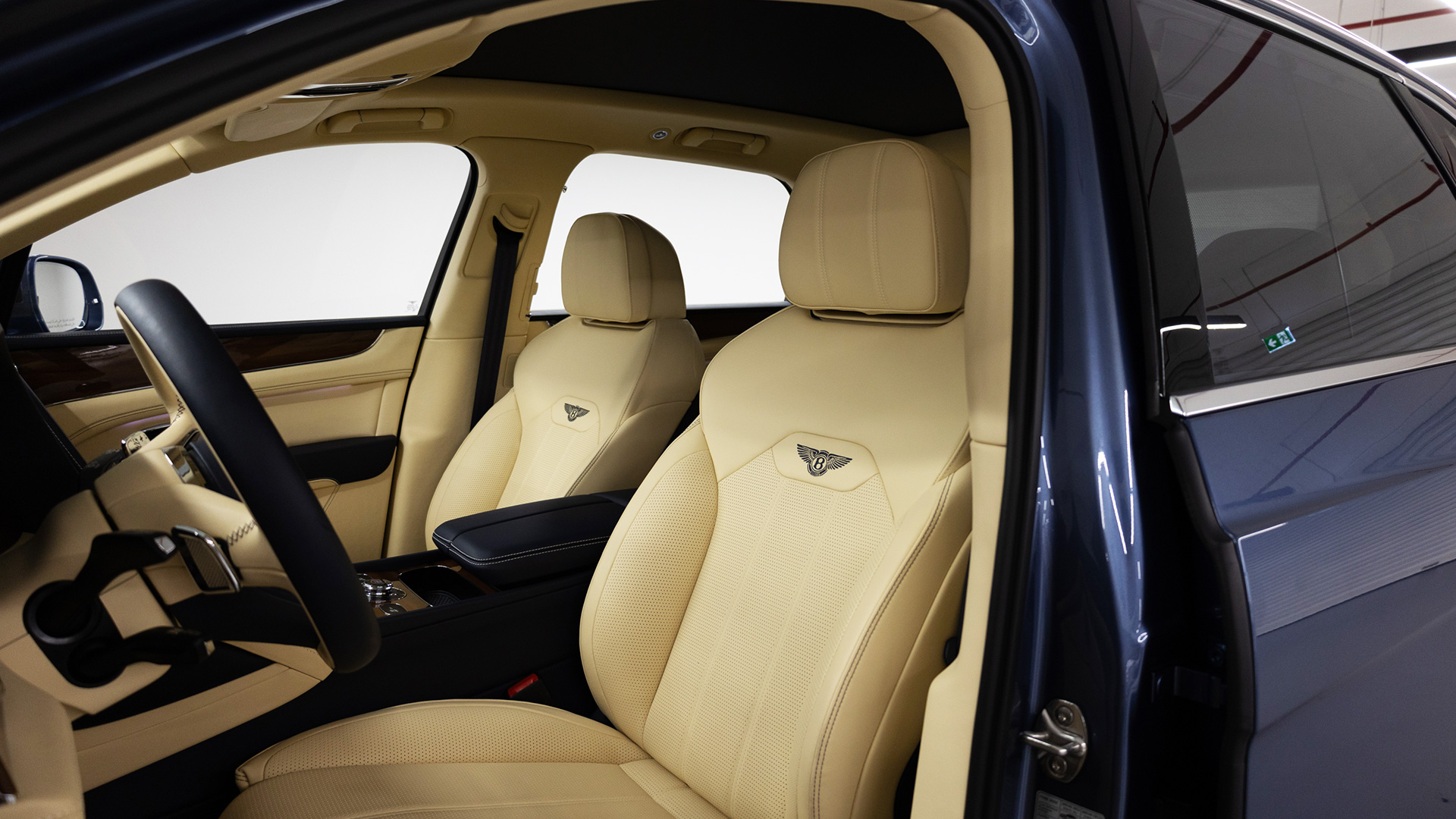 Rent Bentley Bentayga BLUE 2024 in Dubai , UAE 