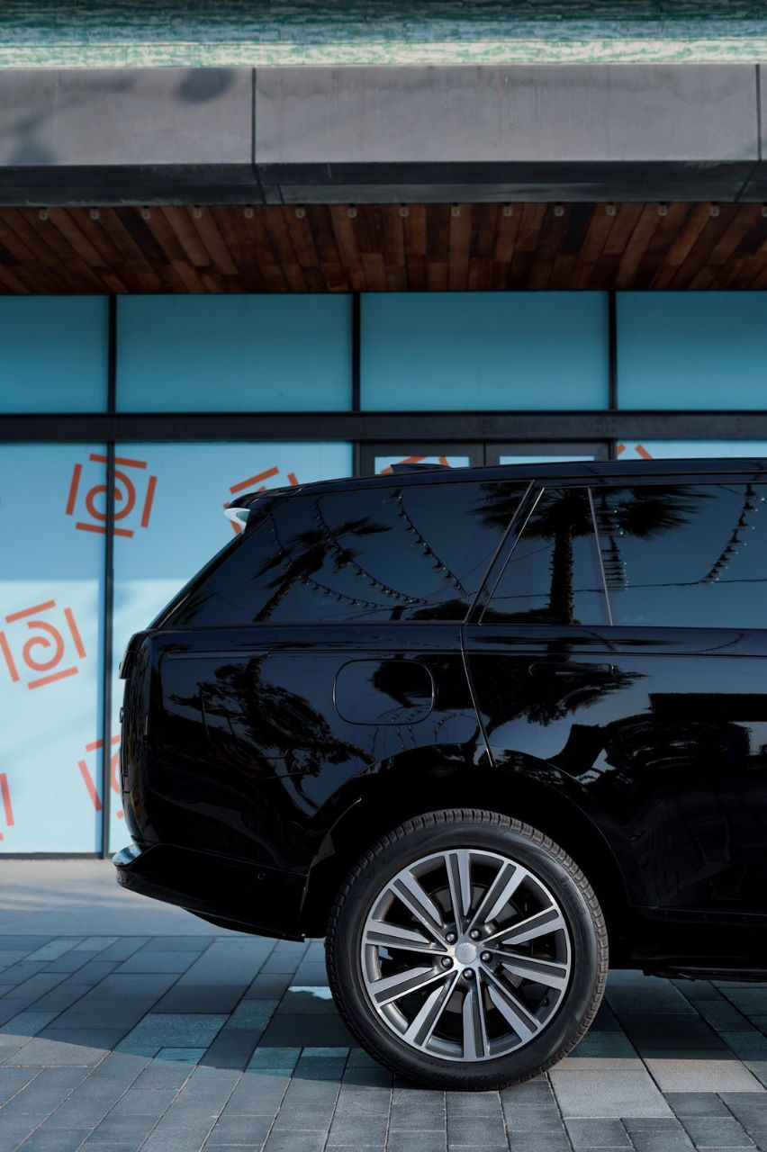 Rent Range-Rover Vogue BLACK 2023 in Dubai , UAE 