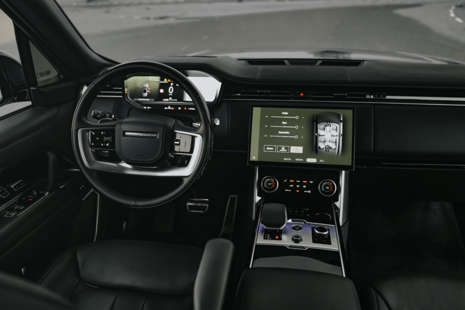 Rent Range-Rover Vogue BLACK 2023 in Dubai , UAE 