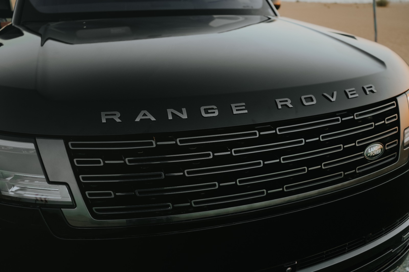Rent Range-Rover Vogue BLACK 2023 in Dubai , UAE 