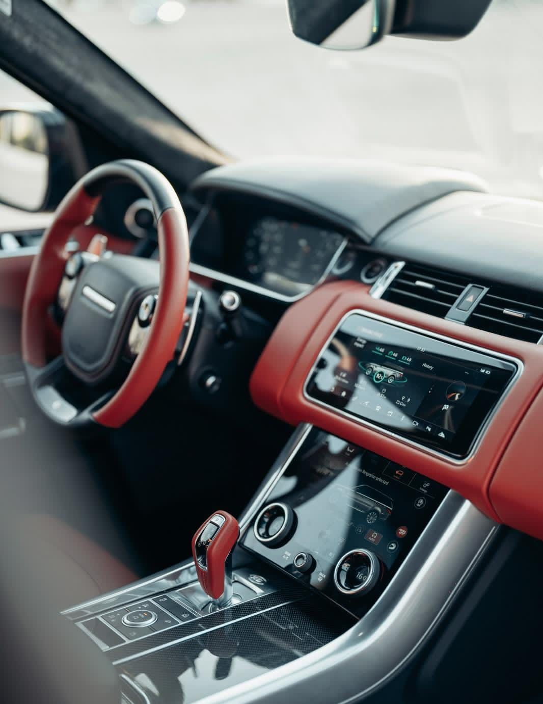 Rent Range-Rover Svr BLACK 2022 in Dubai , UAE 