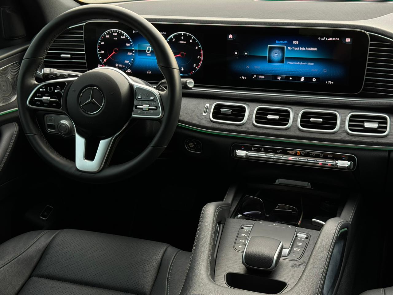 Rent Gle BLACK 2022 with chauffeur in Dubai , UAE 