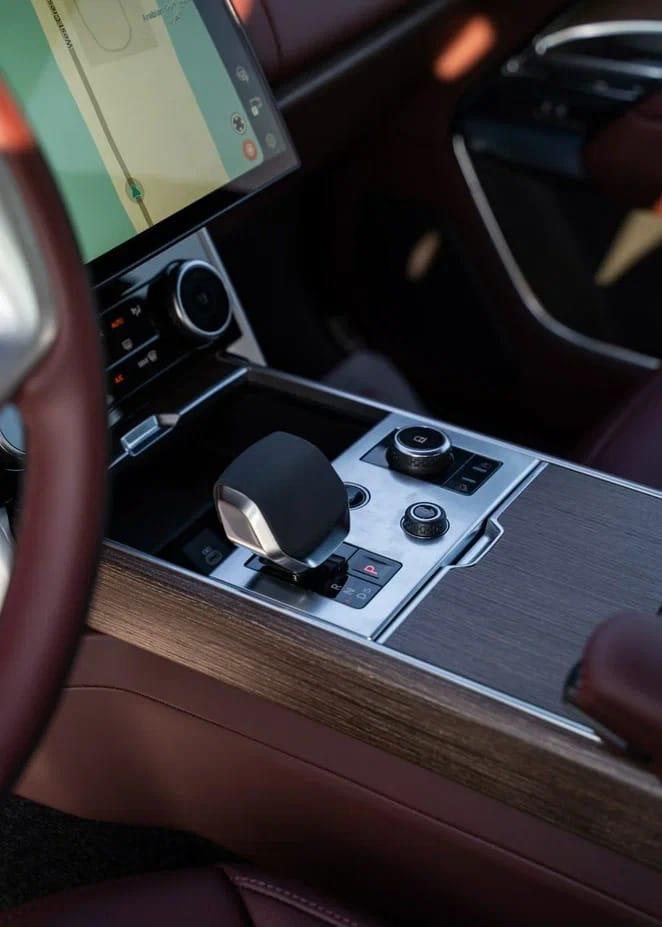 Rent Range-Rover Vogue BLACK 2024 in Dubai , UAE 