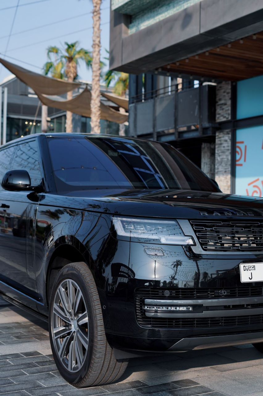 Rent Range-Rover Vogue BLACK 2023 in Dubai , UAE 