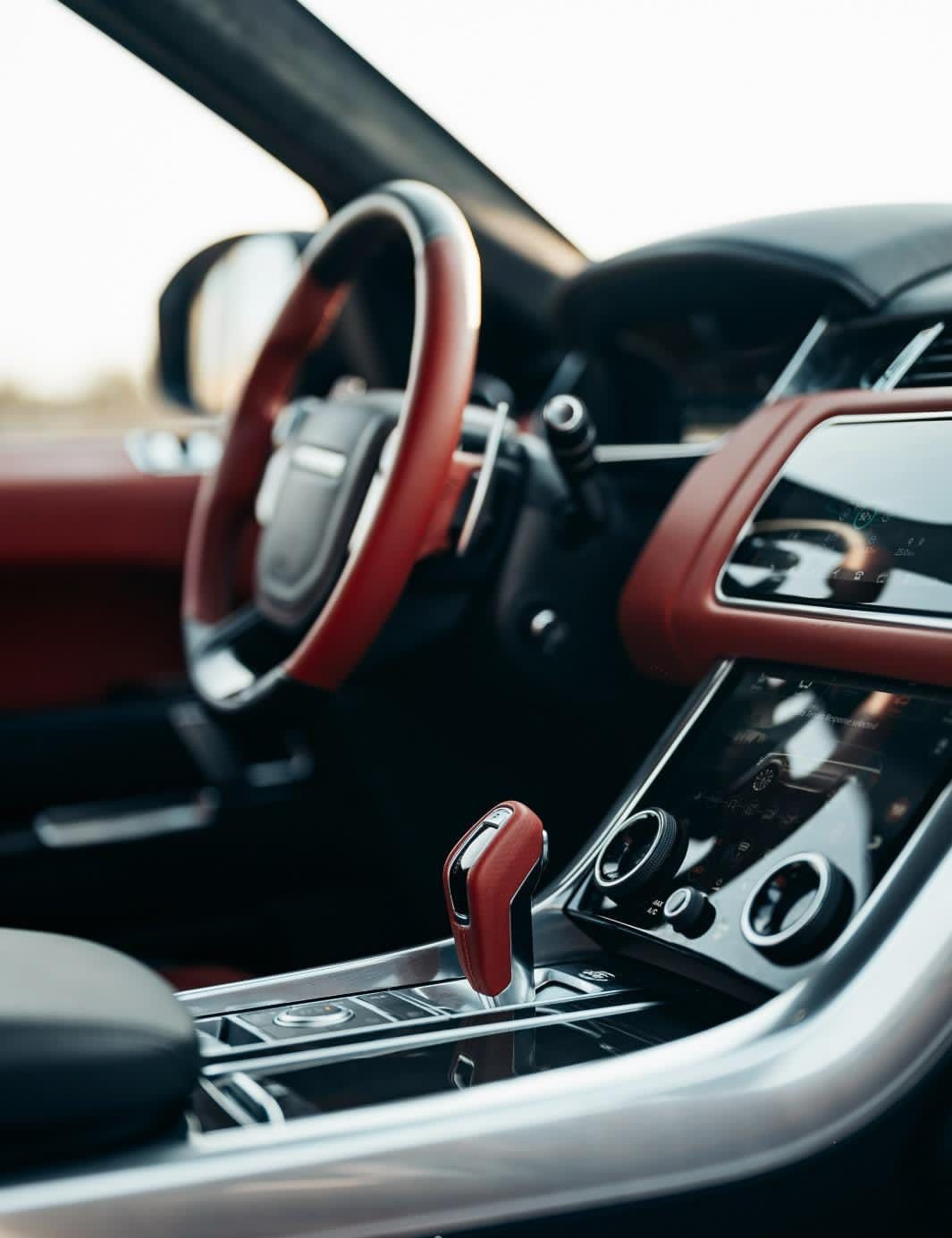 Rent Range-Rover Svr BLACK 2022 in Dubai , UAE 
