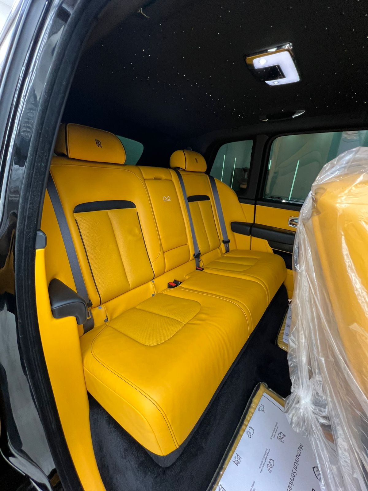 Rent Cullinan BLACK 2024 with chauffeur in Dubai , UAE 