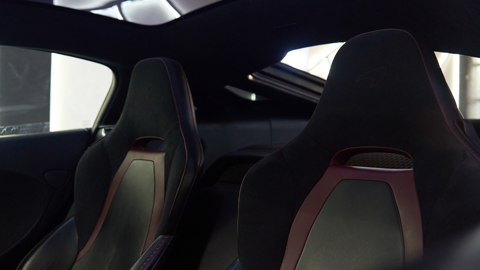 Rent McLaren Gt GREEN 2021 in Dubai , UAE 