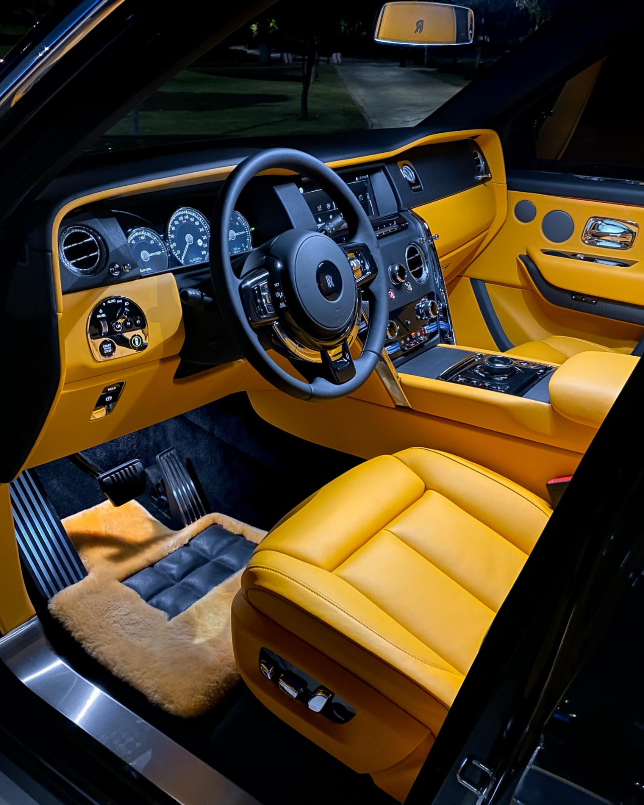 Rent Rolls-Royce Cullinan GREEN 2024 in Dubai , UAE 