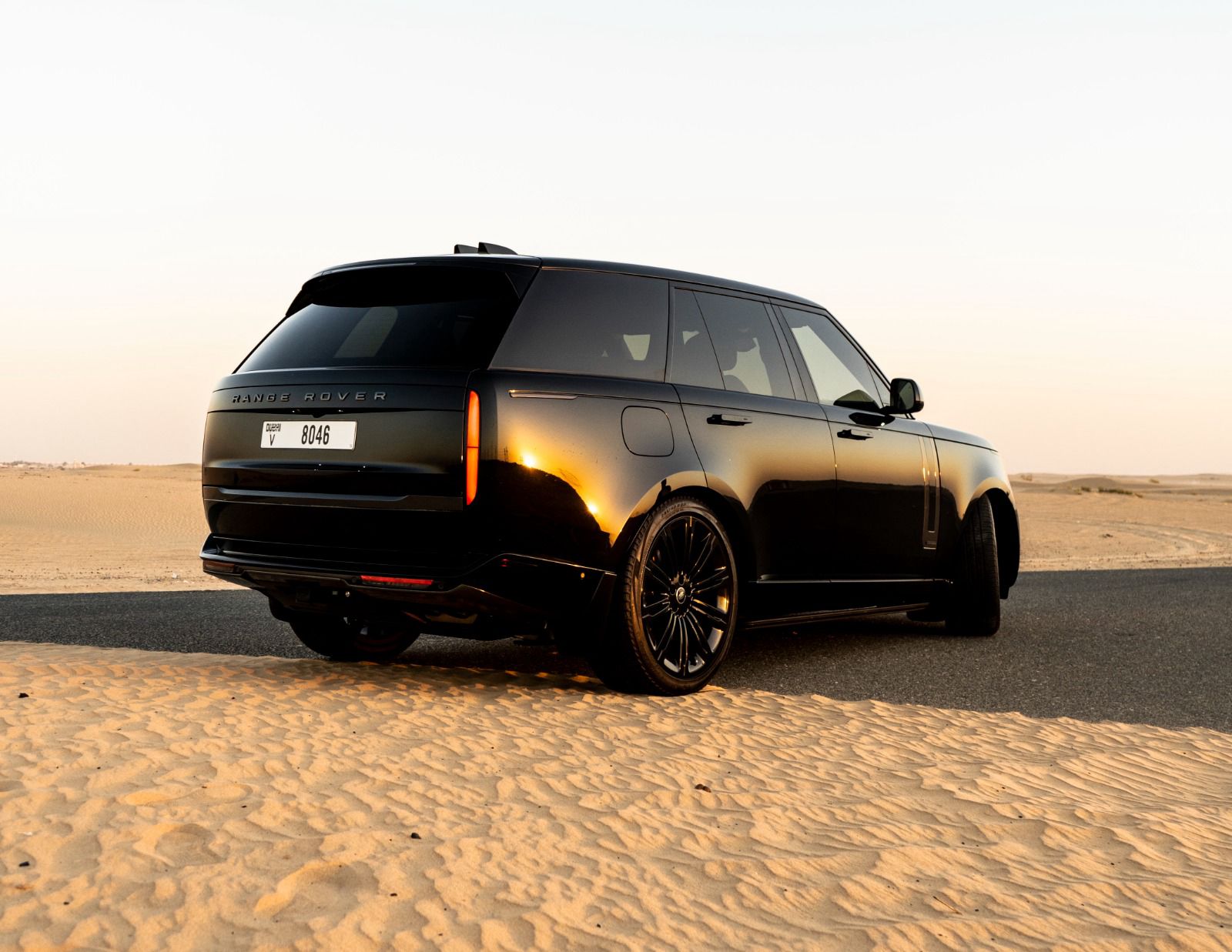 Rent Range-Rover Vogue BLACK 2023 in Dubai , UAE 