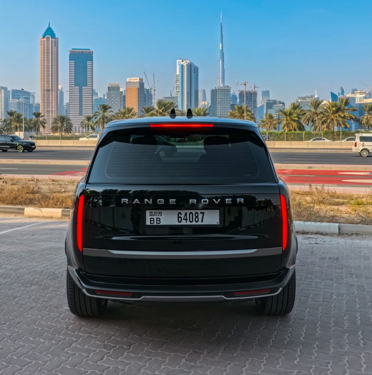 Rent Range-Rover Vogue BLACK 2024 in Dubai , UAE 