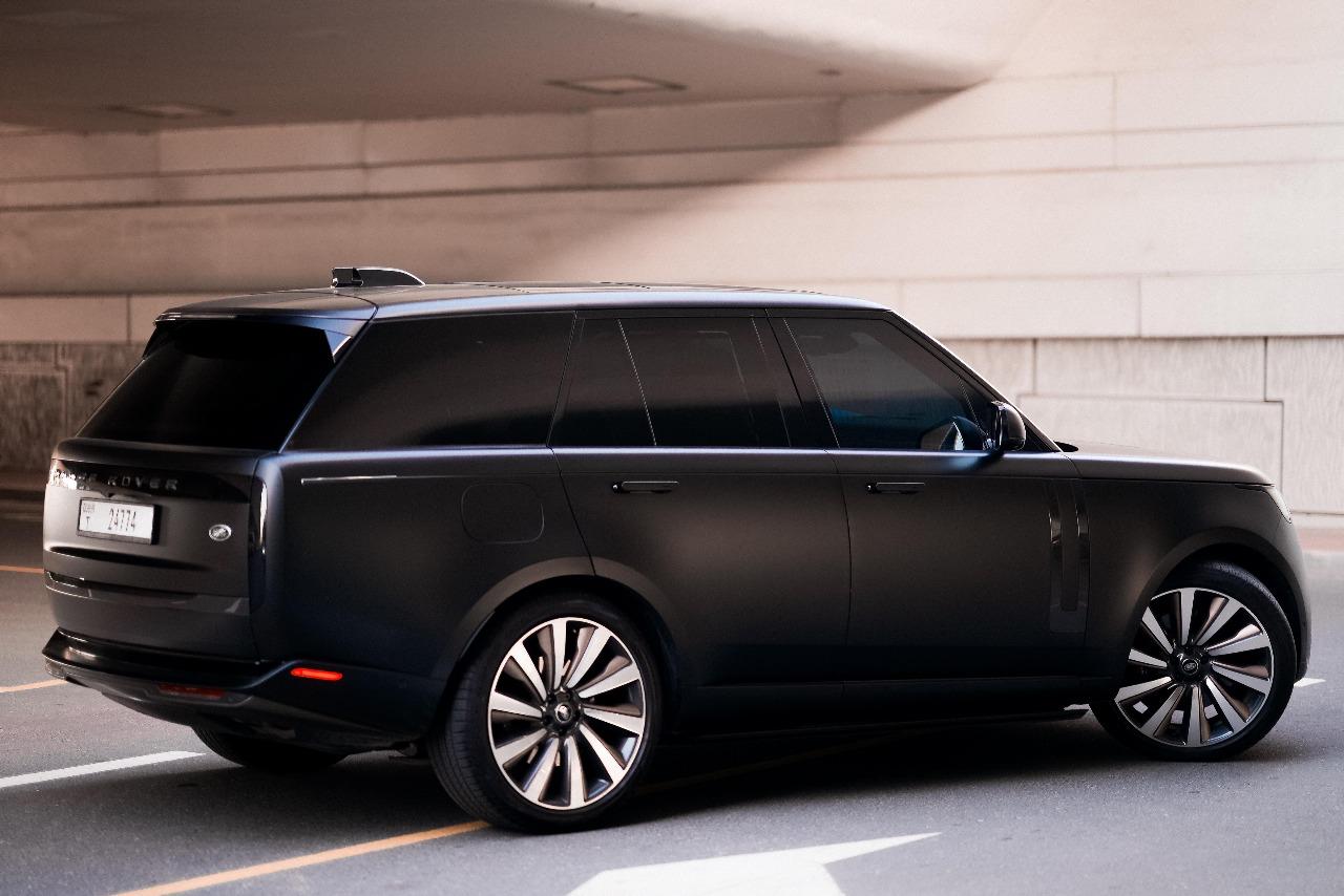 Rent Range-Rover Vogue BLACK 2024 in Dubai , UAE 
