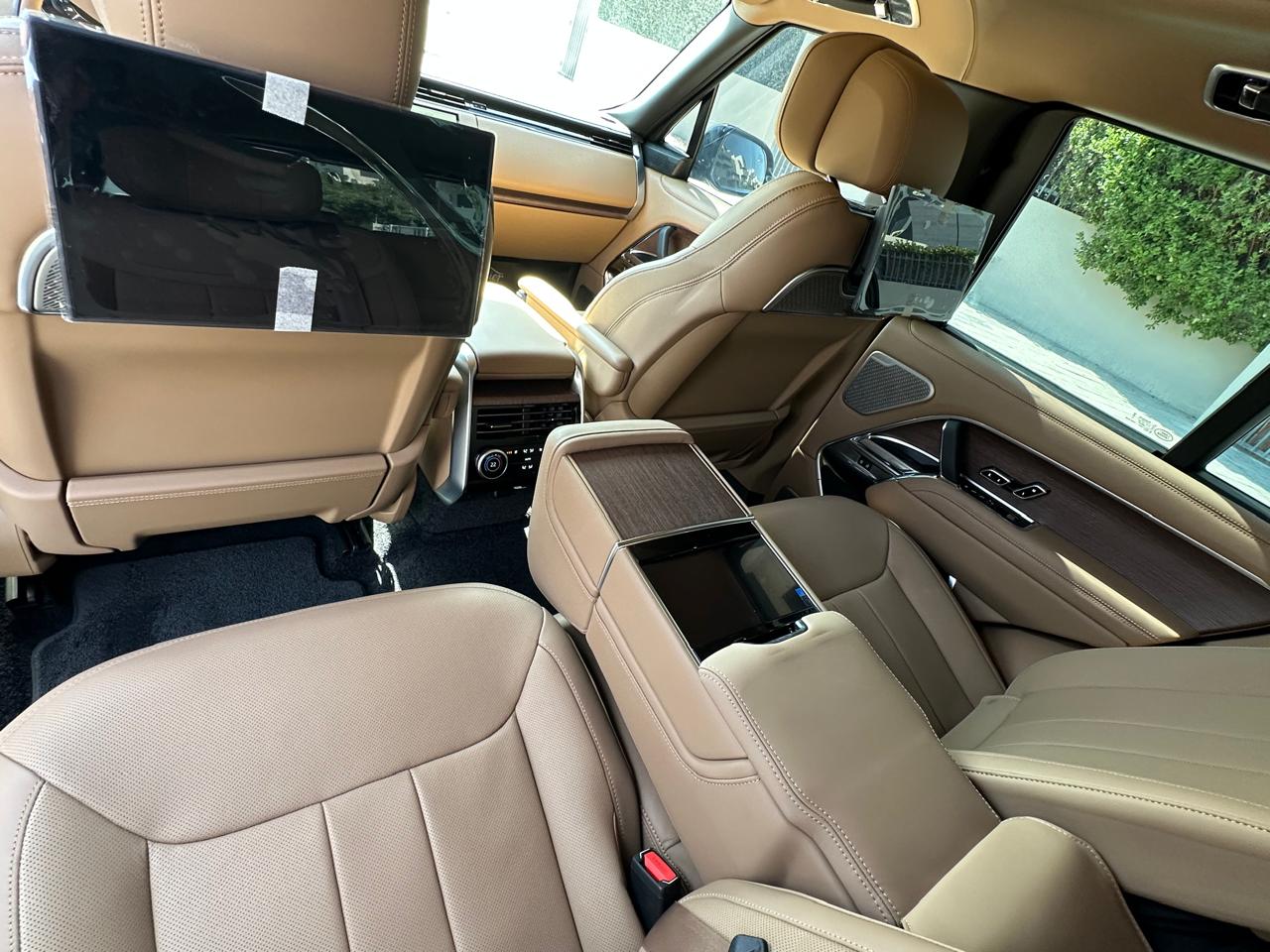 Rent Vogue BLACK 2025 with chauffeur in Dubai , UAE 