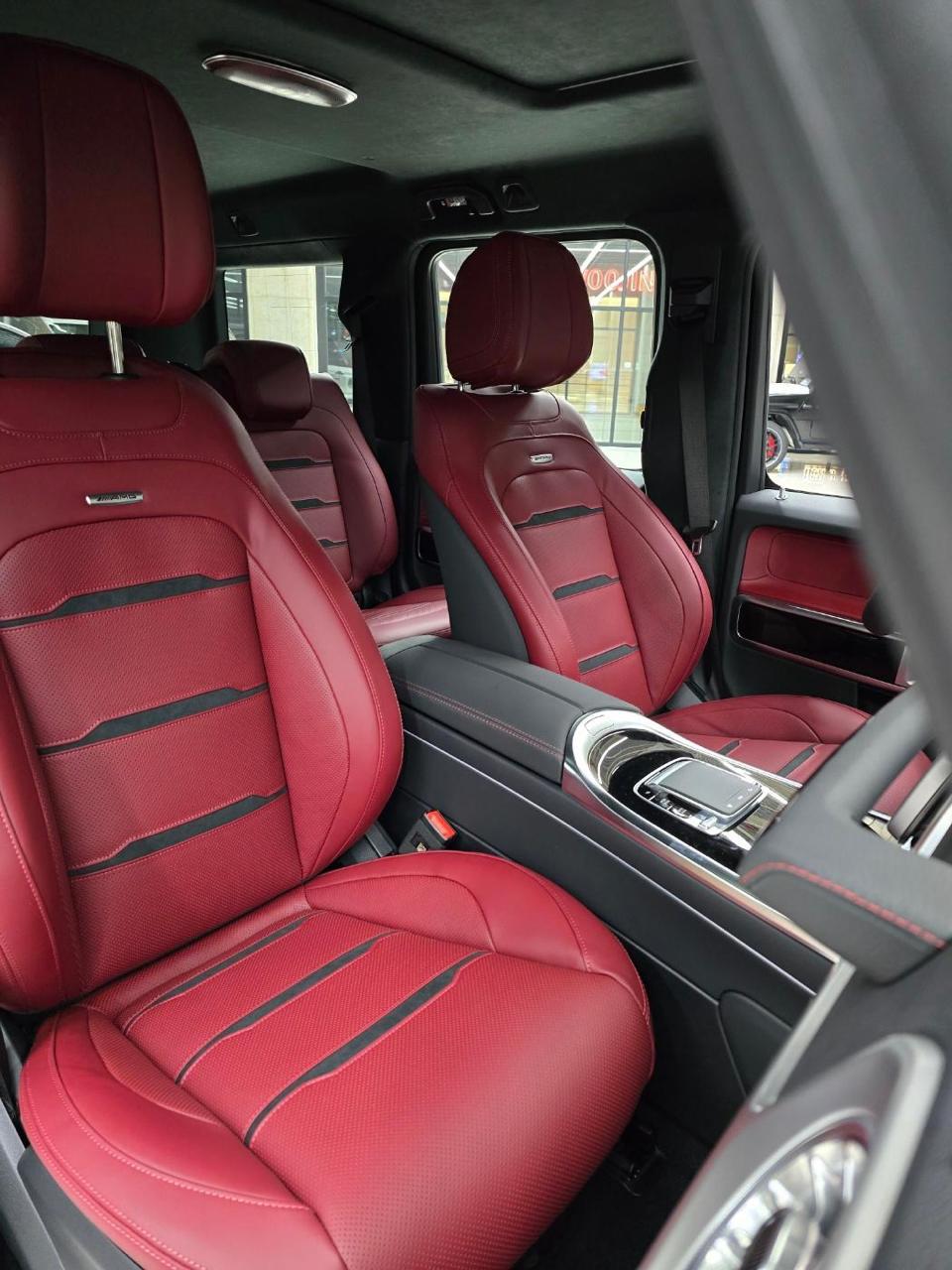 Rent G-class BLACK 2025 with chauffeur in Dubai , UAE 