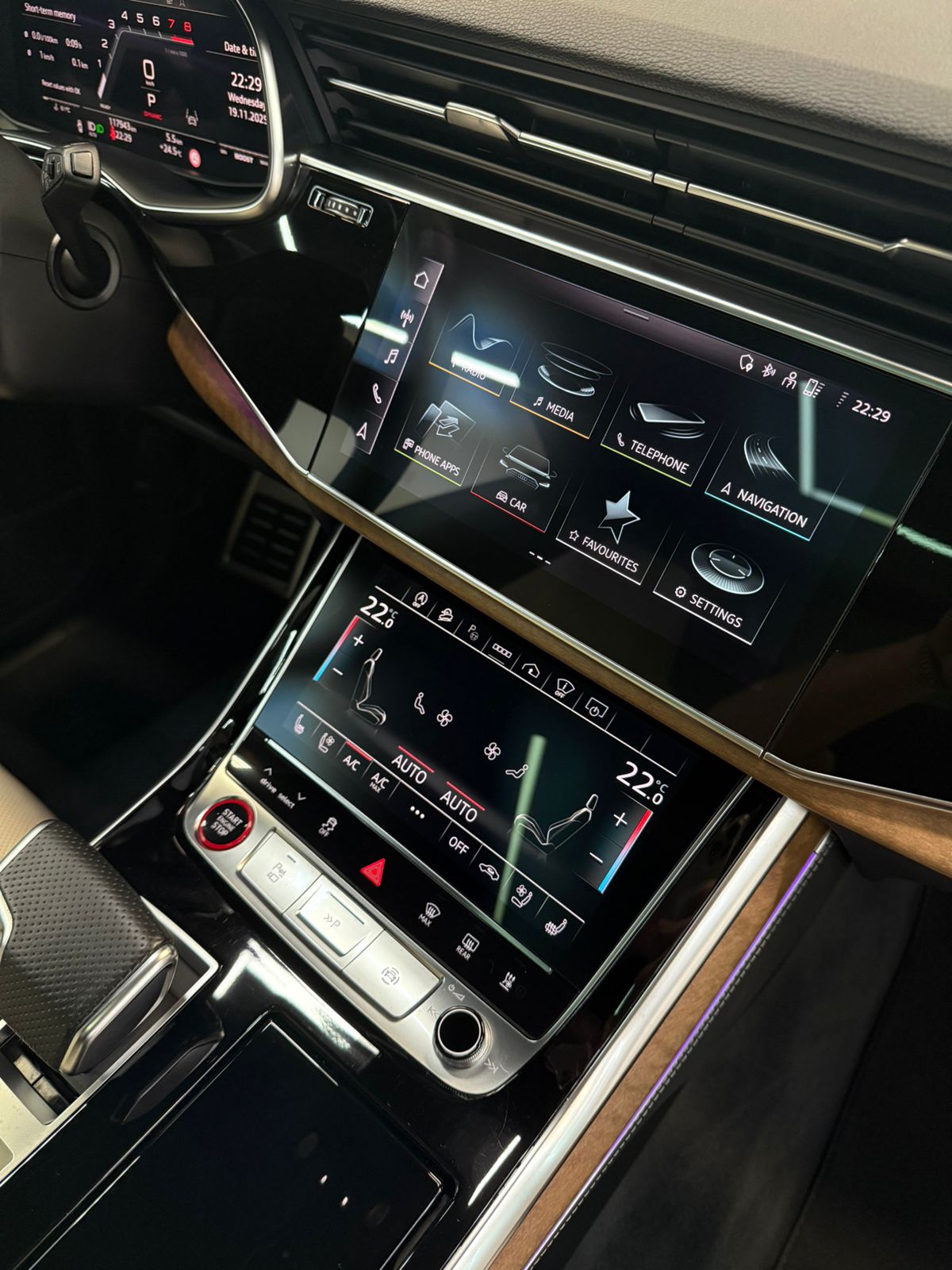 Rent Audi Q8 GREY 2024 in Dubai , UAE 