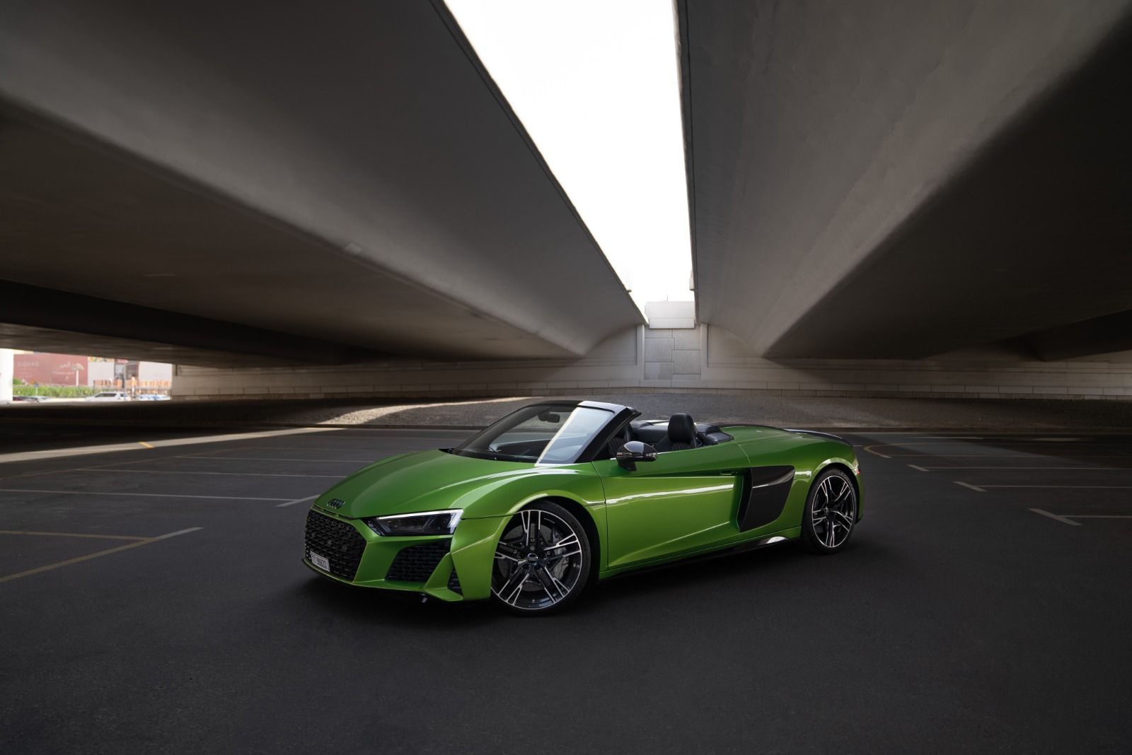 Rent Audi R8 GREEN 2021 in Dubai , UAE 