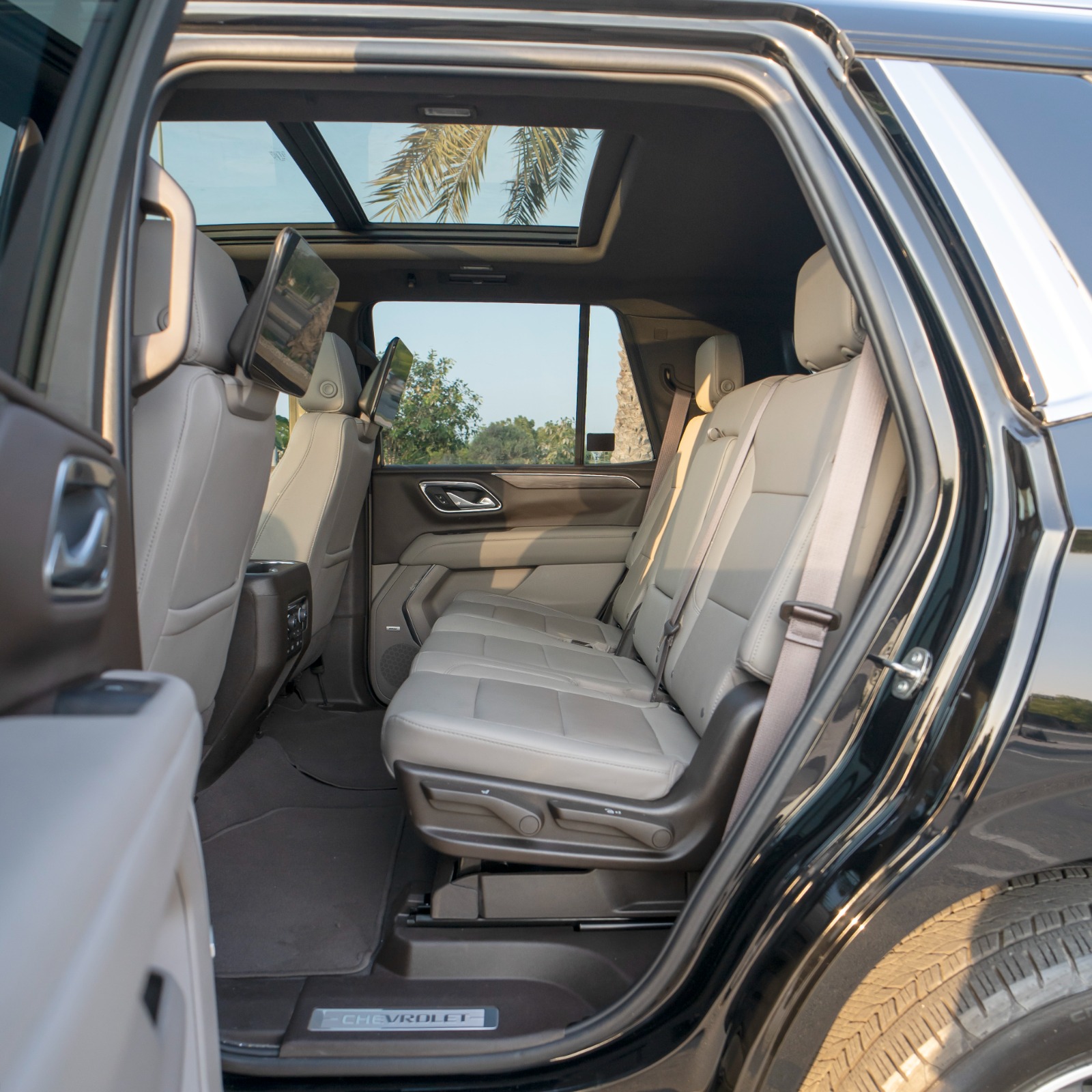 Rent Tahoe BLACK 2024 with chauffeur in Dubai , UAE 