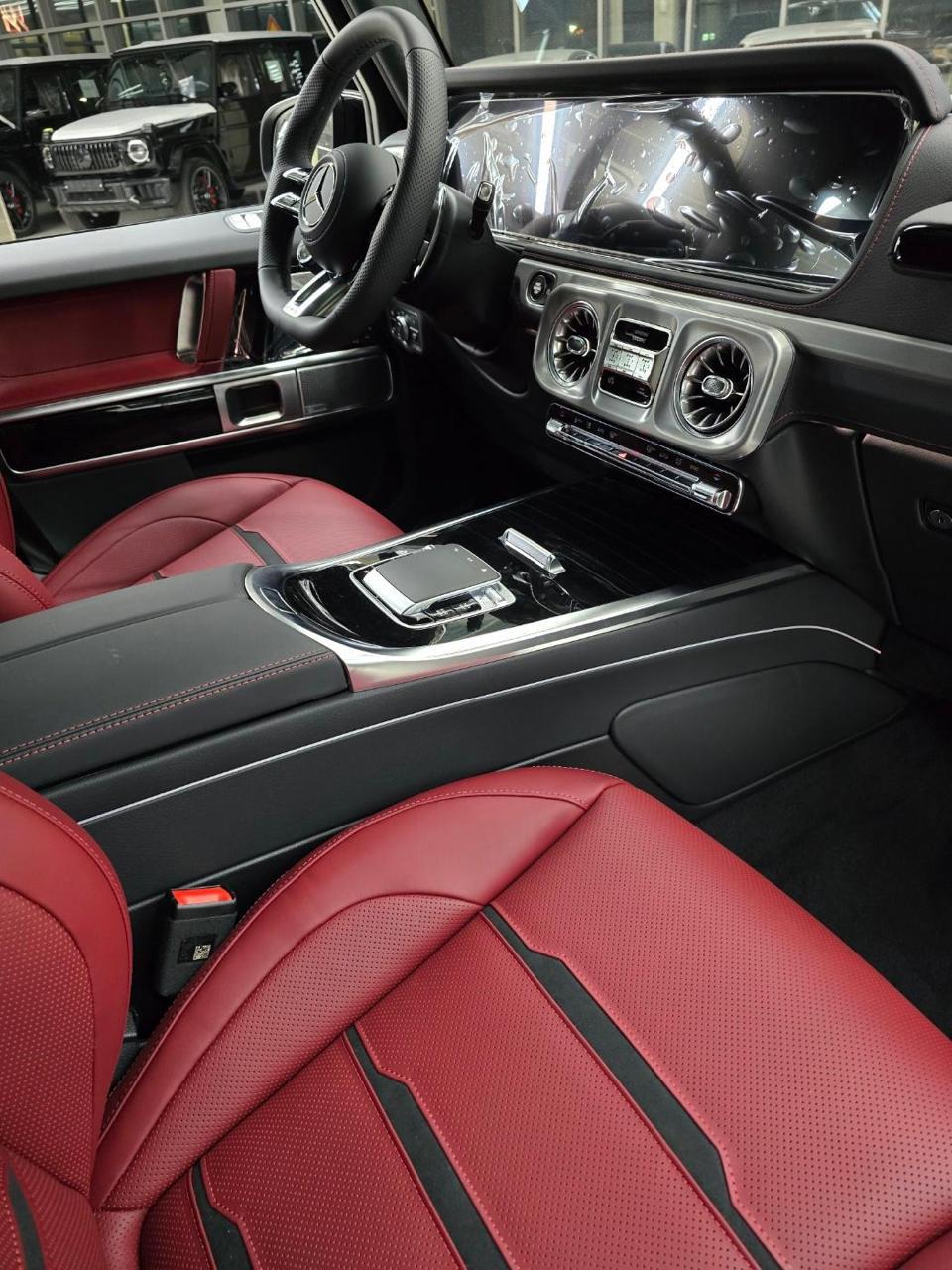 Rent G-class BLACK 2025 with chauffeur in Dubai , UAE 