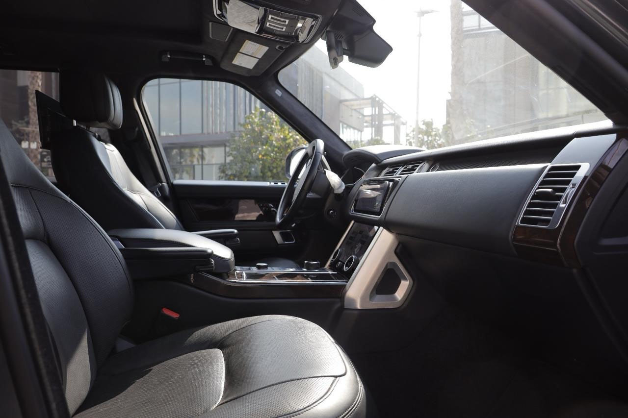 Rent Range-Rover Vogue BLACK 2020 in Dubai , UAE 
