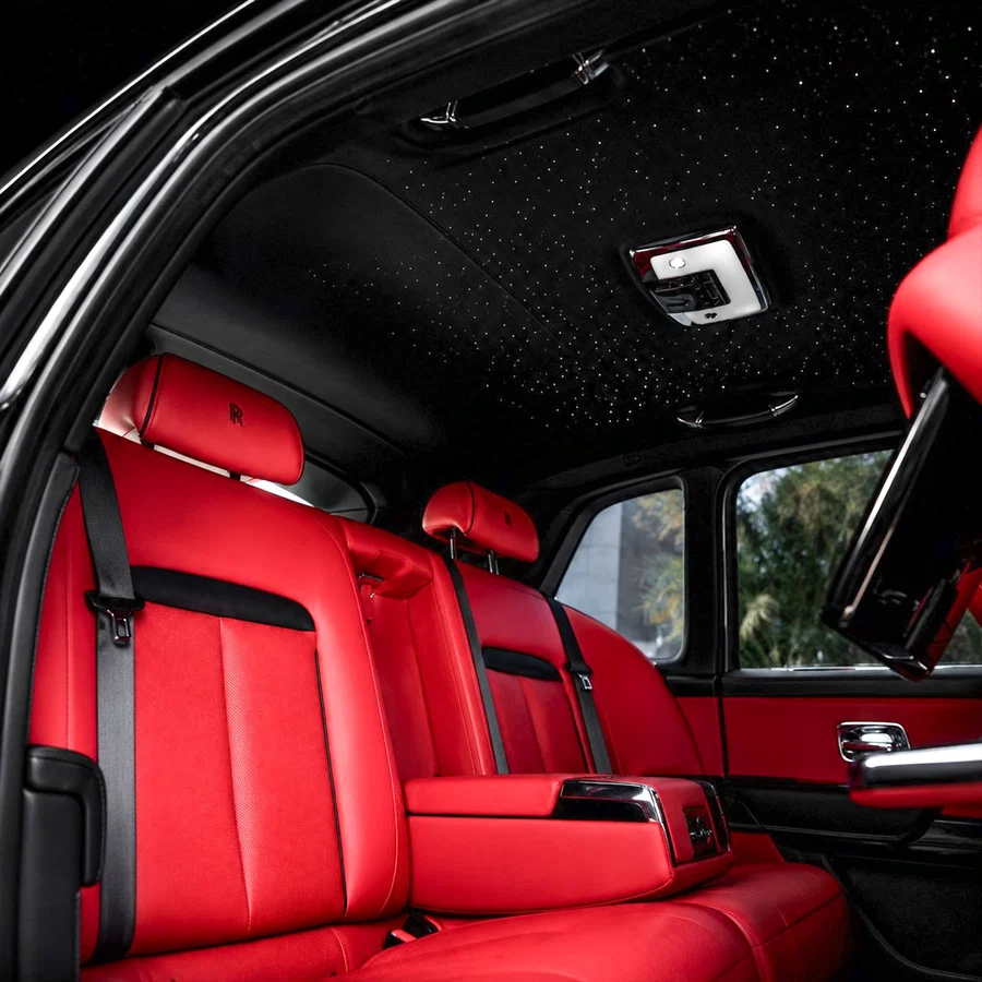 Rent Cullinan BLACK 2025 with chauffeur in Dubai , UAE 