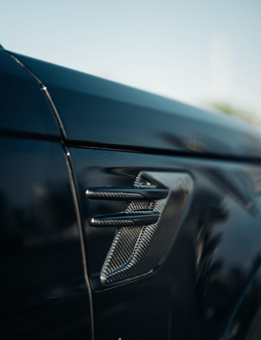 Rent Range-Rover Svr BLACK 2022 in Dubai , UAE 