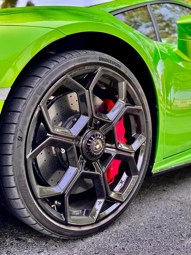 Rent Lamborghini Huracan GREEN 2024 in Dubai , UAE 