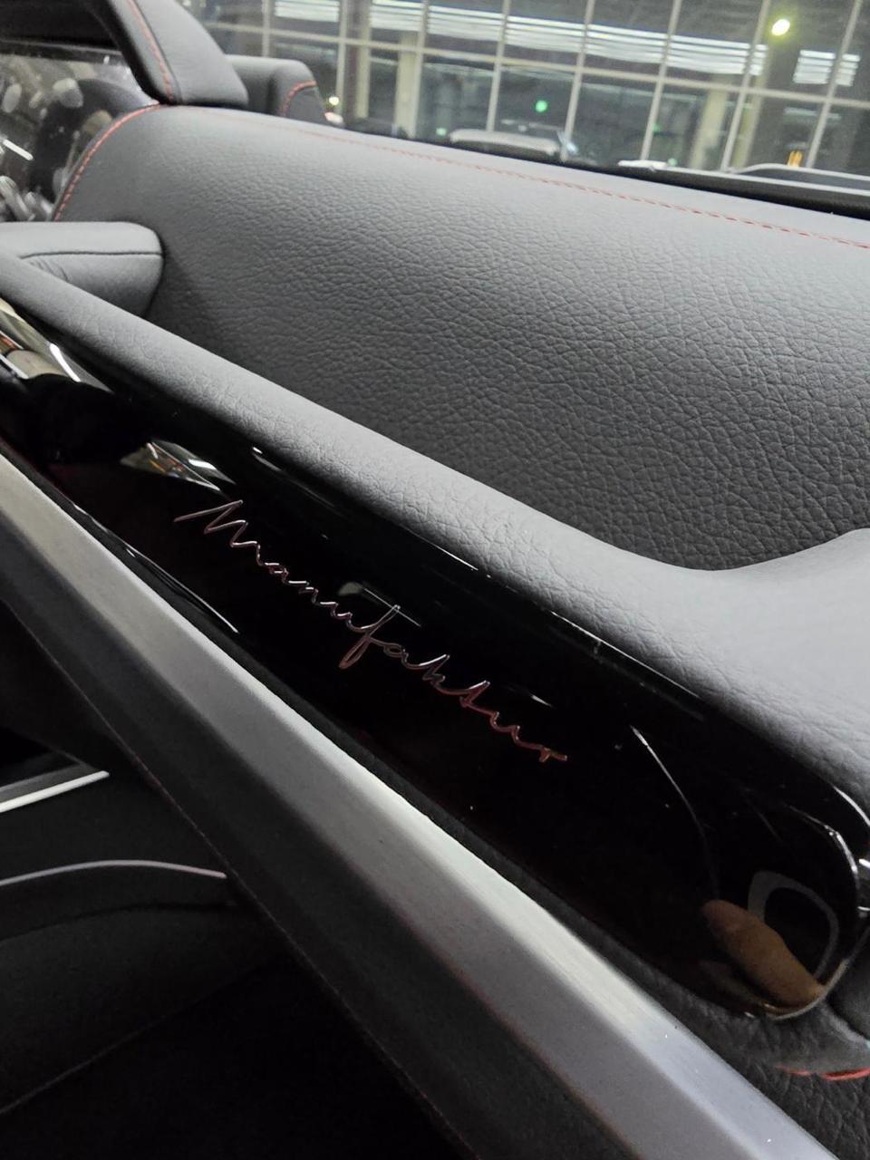 Rent G-class BLACK 2025 with chauffeur in Dubai , UAE 