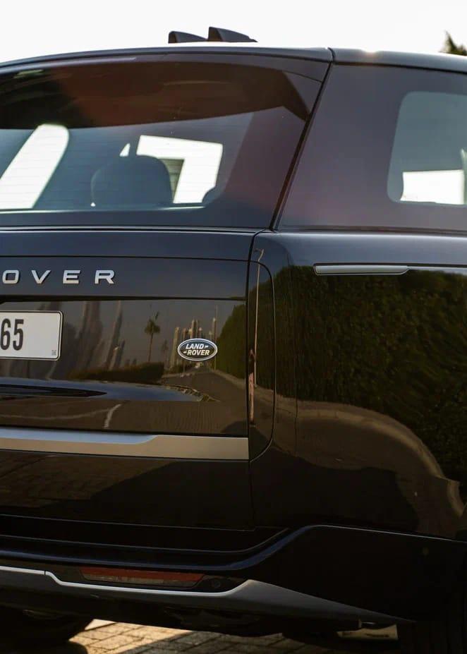 Rent Range-Rover Vogue BLACK 2024 in Dubai , UAE 