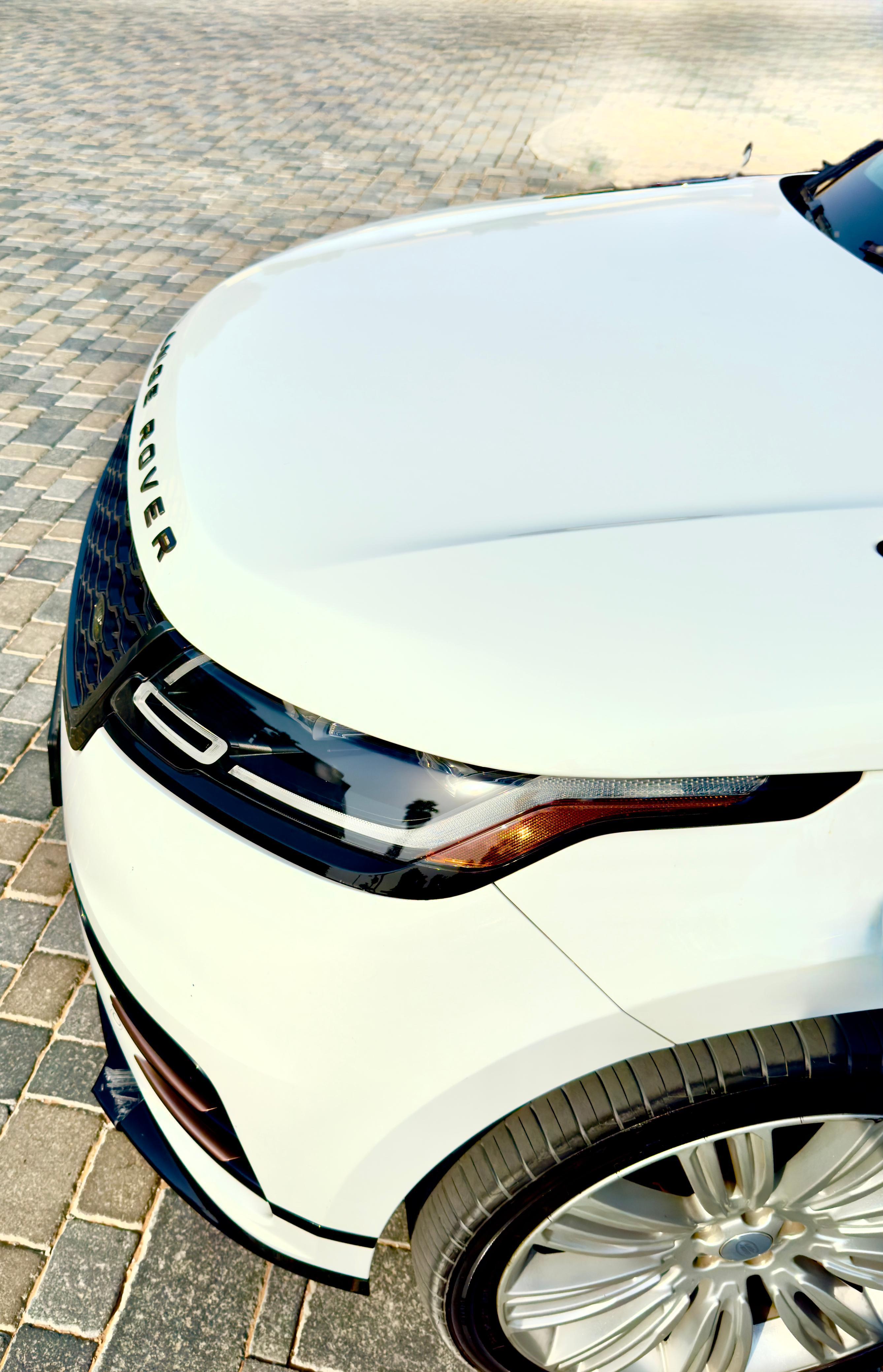 Rent Range-Rover Vogue WHITE 2021 in Dubai , UAE 