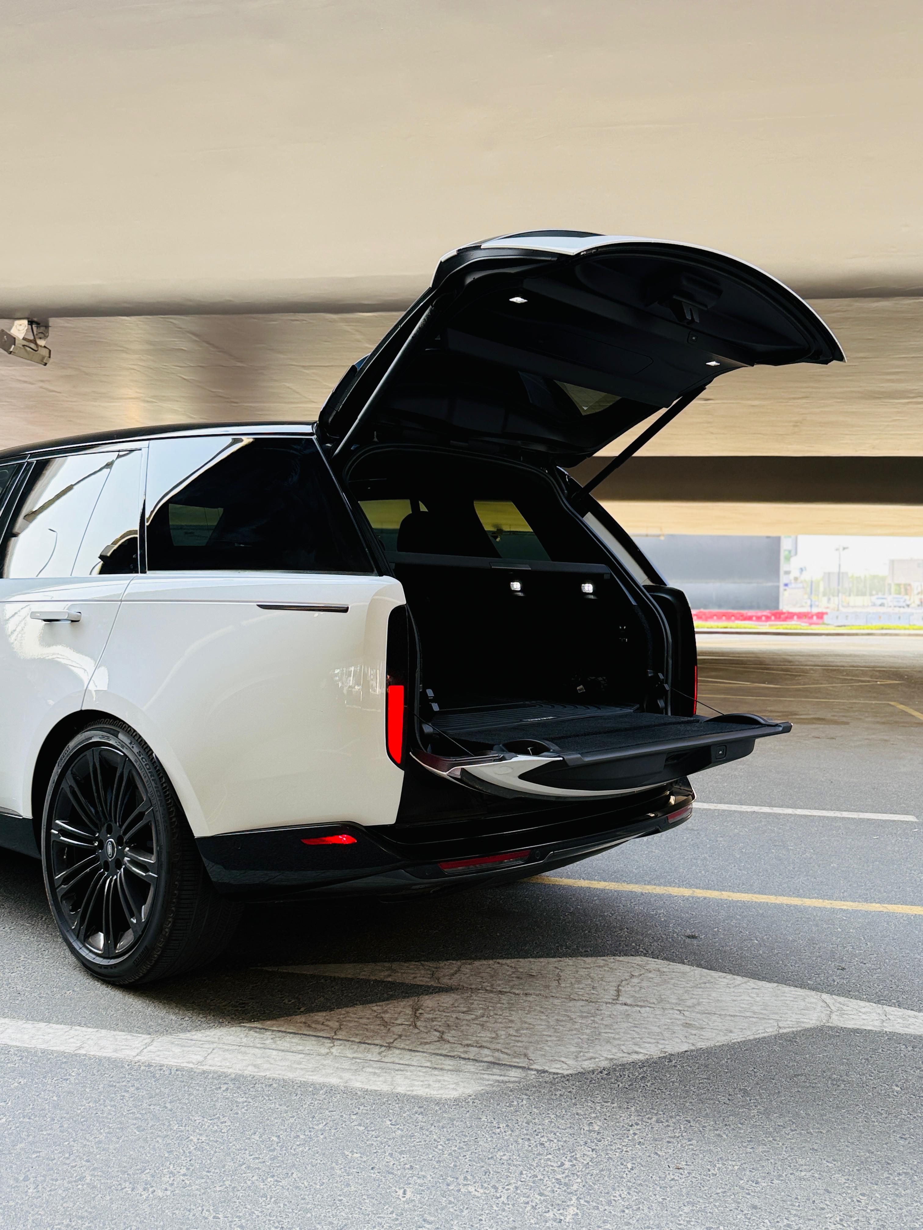 Rent Range-Rover Vogue WHITE 2025 in Dubai , UAE 