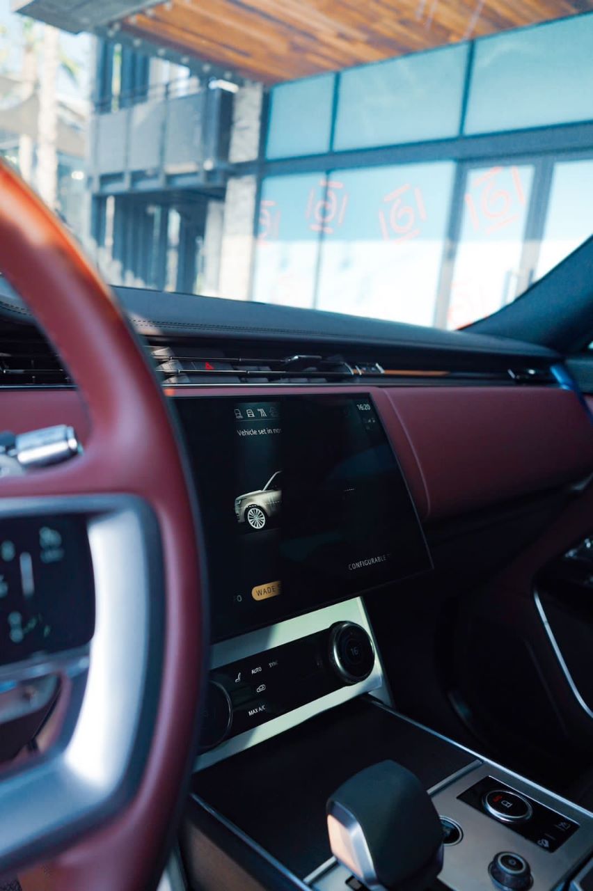 Rent Range-Rover Vogue BLACK 2023 in Dubai , UAE 