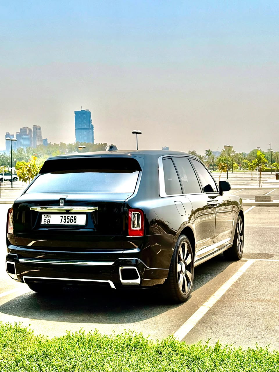 Rent Cullinan BLACK 2025 with chauffeur in Dubai , UAE 
