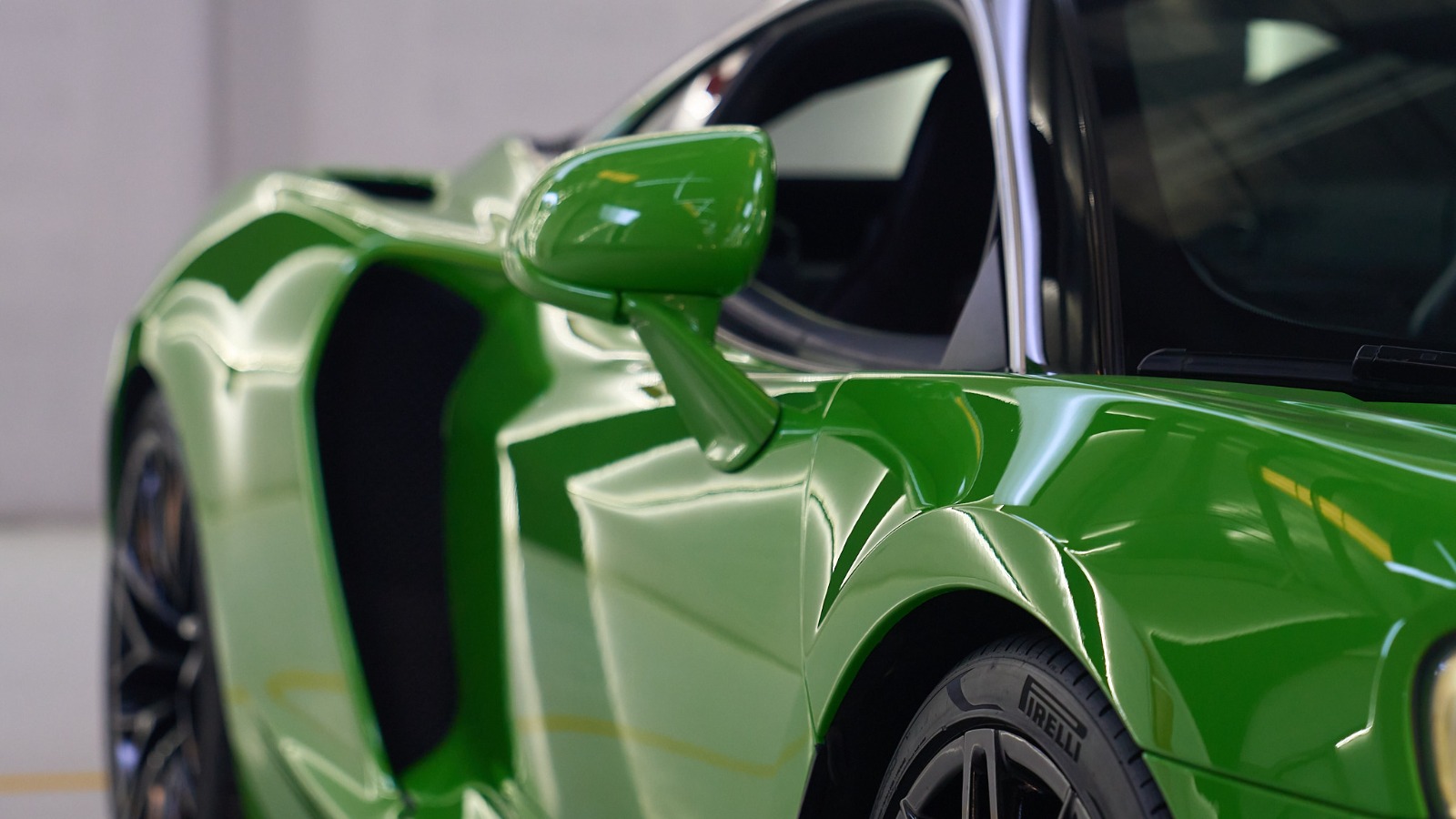 Rent McLaren Gt GREEN 2021 in Dubai , UAE 